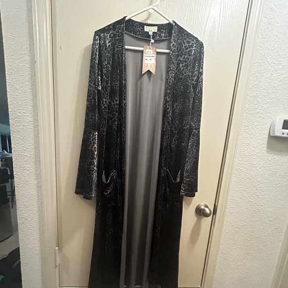 Black and gray leopard print cardigan - Picture 1 of 1